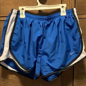 Woman’s size L Nike tempo shorts ! (Bundle 2 save)